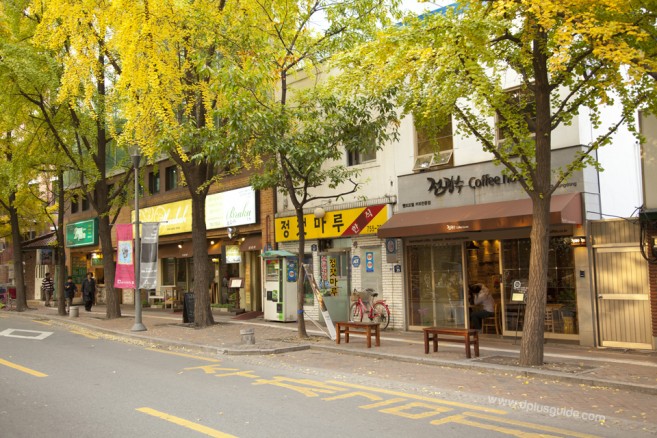 ความโรแมนติกของร้านและอาคารริมถนน Jeongdong-gil