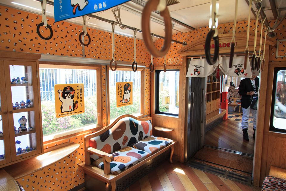 รถไฟขบวนนี้แหละที่จะพาเราเดินทางจากสถานี JR Wakayama ไปยังสถานีคิชิ ซึ่งเป็นที่ทำงานประจำของเจ้าทามะ