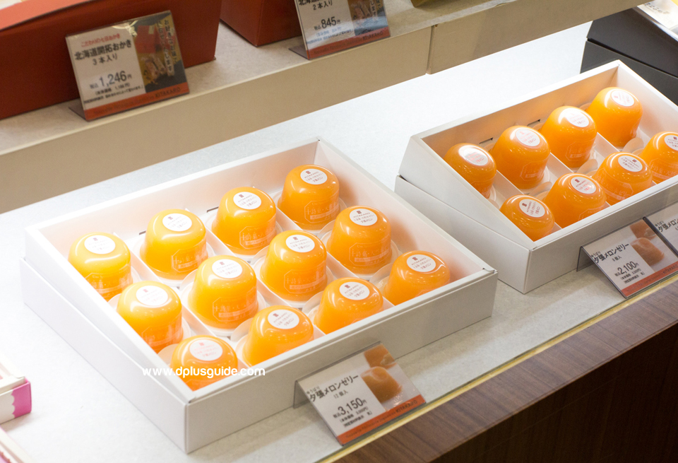 ไปฮอกไกโด ซื้ออะไรดี? รีวิวของฝากยอดฮิตจากฮอกไกโด Yubari Melon Pure Jelly ของฝากจากฮอกไกโด Yubari Melon Pure Jelly