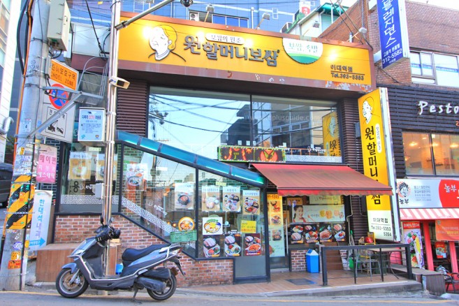 Ewha Shopping Street ถนนอีฮวา แหล่งช้อปปิ้งสินค้าวัยรุ่นราคาถูก ที่โซล เกาหลี
