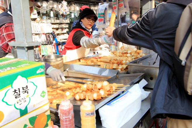 ตลาดนัมแดมุน (Namdaemun Market) แหล่งช้อปขนาดใหญ่ ในโซล เกาหลี