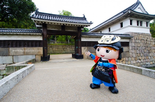 ปราสาทมารุงะเมะ (Marugame Castle) จ.คากาวา (Kagawa) กับน้องซามูไรน้อย มาสคอตของปราสาทค่ะ