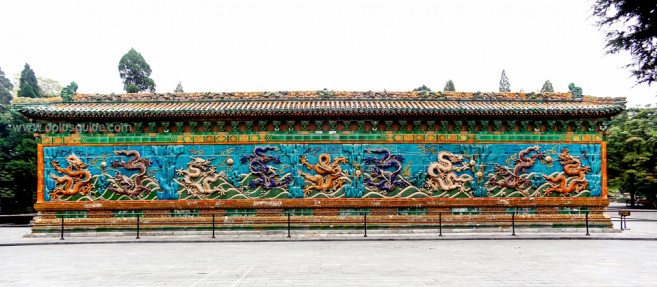 กำแพง 9 มังกร ใน อุทยานเป่ยไห่ Nine Dragon Wall in Beihai Park, Beijing