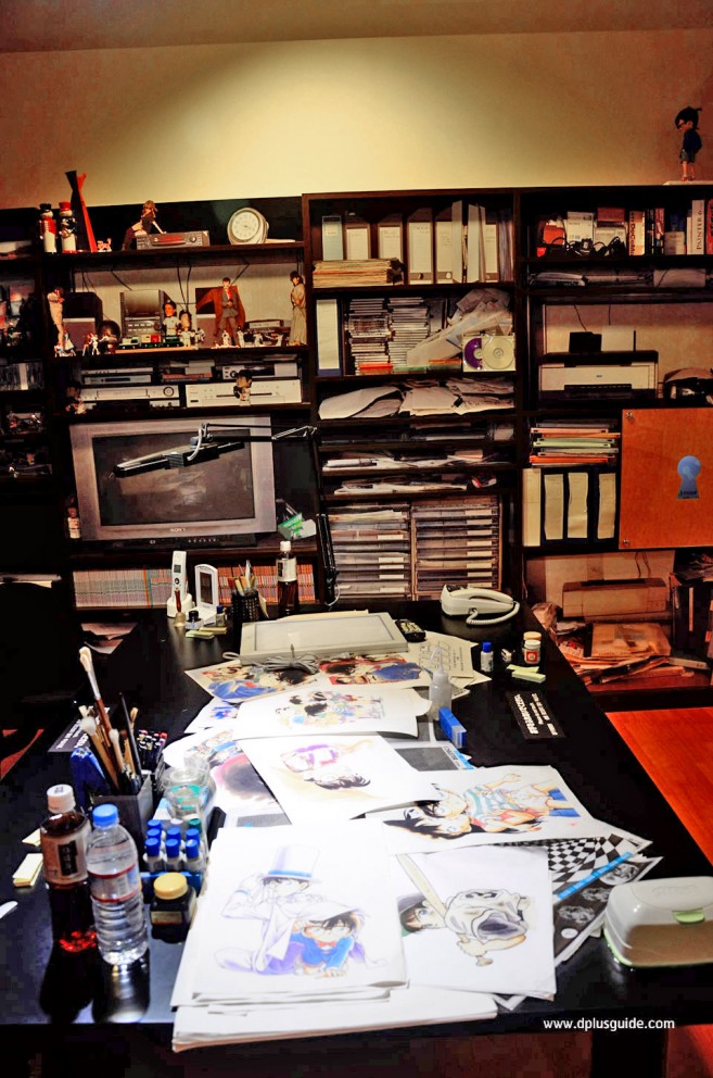 ภาพจากพิพิธภัณฑ์ Gosho Aoyama Manga Factory จำลองห้องทำงานของอาจารย์โกโช อาโอยามะ เจ้าหน้าที่บอกว่าปกติอาจารย์นอนวันละ 3 ชั่วโมงเองค่ะ ยิ่งช่วงเร่งงานได้นอนแค่วันละ 1 ชั่วโมง! เจ้าหน้าที่บอกว่าปกติอาจารย์นอนวันละ 3 ชั่วโมงเองค่ะ ยิ่งช่วงเร่งงานได้นอนแค่วันละ 1 ชั่วโมง!