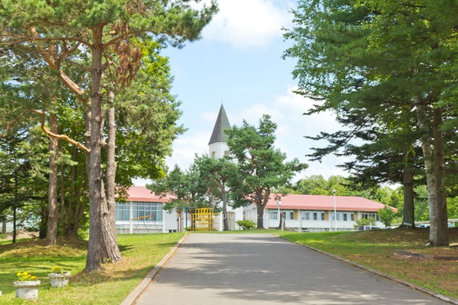 โรงเรียน Bibaushi Elementary School จุดแวะแรก เส้นทางปั่นจักรยานเที่ยวฮอกไกโด Panorama Road ที่ Biei