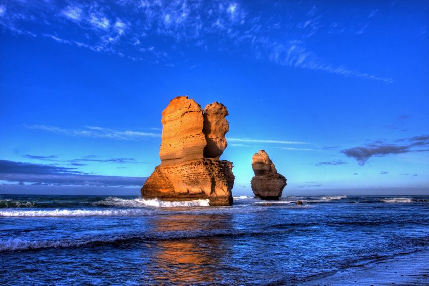 เสาหินในกลุ่ม 12 Apostles มองจากมุมต่ำระดับชายหาด เสาในกลุ่ม 12 Apostles มองจากมุมต่ำระดับชายหาด