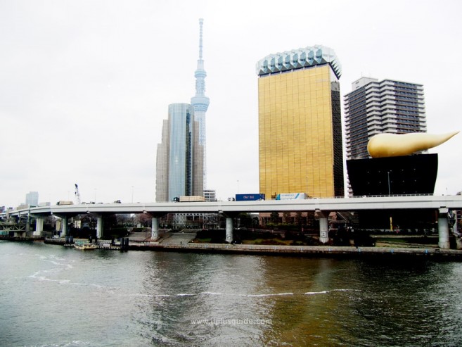 เที่ยวโตเกียว ชมวิวตึกฟองเบียร์ Asahi Beer Tower และตึกรูปดวงไฟ Super Dry Hall จากฝั่งอาคาร TOKYO CRUISE เที่ยวโตเกียว ชมวิวจากฝั่งอาคาร TOKYO CRUISE