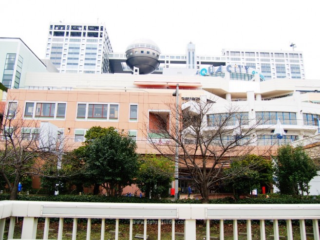 จากท่าเรือ Odaiba Sea Side Park จะเห็นแหล่งท่องเที่ยวโอไดบะมากมาย จากท่าเรือ Odaiba Sea Side Park จะเห็นแหล่งท่องเที่ยวโอไดบะมากมาย