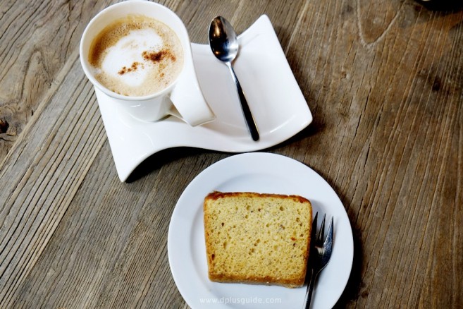 ขนมและกาแฟ จาก sleeep box Lounge & Coffee Bar ขนมและกาแฟ จาก sleeep box Lounge & Coffee Bar