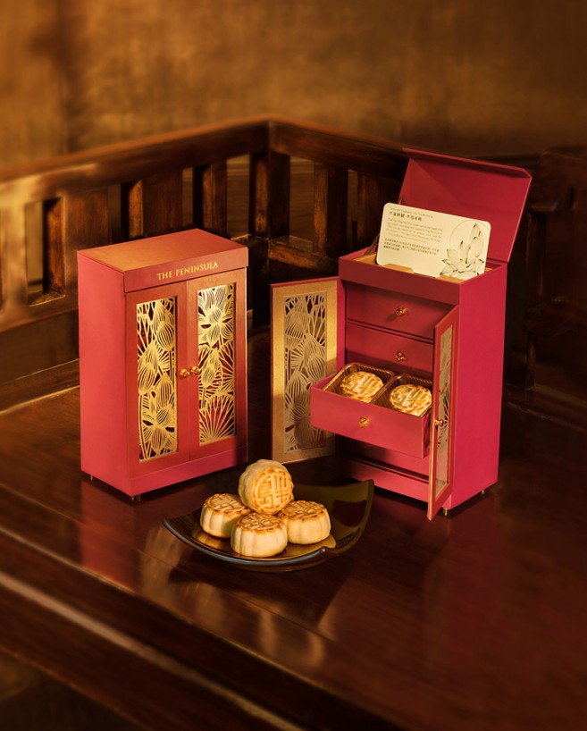 ขนมไหว้พระจันทร์ในแพ็กเกจสวยงาม เหมาะจะซื้อกลับเป็นของฝาก ขนมไหว้พระจันทร์ในแพ็กเกจสวยงาม เหมาะจะซื้อกลับเป็นของฝาก