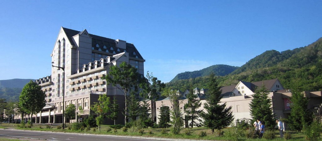 เที่ยวฮอกไกโด Kiroro Resort ในหน้าร้อน Kiroro Resort ในหน้าร้อนก็เขียวชอุ่มแบบเนี้ย :-) ภาพ: wikipedia