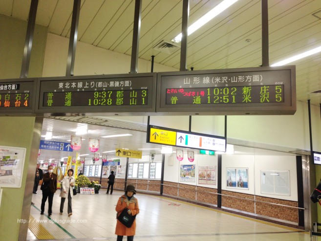 เที่ยวญี่ปุ่น ป้ายบอกเวลา และชานชาลาของรถไฟขบวน Torei-yu Tsubasa ป้ายบอกเวลา และชานชาลาของรถไฟขบวน Torei-yu Tsubasa