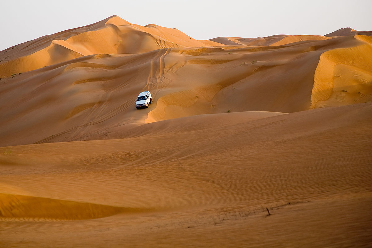 เที่ยวโอมาน การเดินทางในทะเลทรายวาฮิบา (Wahiba Sands) โดยใช้รถ การเดินทางในทะเลทรายวาฮิบา (Wahiba Sands) ในโอมาน