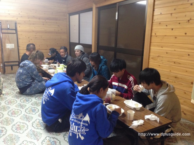 เที่ยวญี่ปุ่น โรงแรม Gunso - Muro บนภูเขาไฟฟูจิ ที่ความสูง 3,250 เมตร ที่โรงแรม Gunso - Muro บนภูเขาไฟฟูจิ มีเพื่อนร่วมอุดมการณ์ เพียบเลย