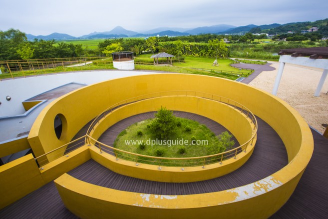 ดื่มด่ำกับธรรมชาติที่ Suncheonman Bay Ecological Park (구, 순천만자연생태공원) ดื่มด่ำกับธรรมชาติที่ Suncheonman Bay Ecological Park (구, 순천만자연생태공원)