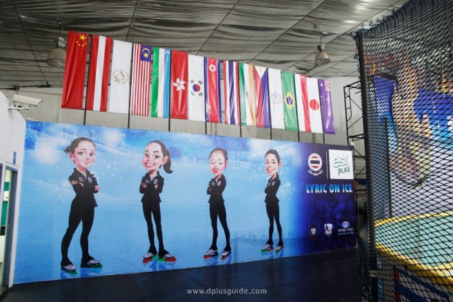 ภาพฮีโร่นักสเก็ตชาวไทย ตกแต่งอยู่รอบๆ ลานไอซ์สเก็ต อิมพีเรียล เวิลด์ ไอซ์สเก็ตติ้ง (Imperial World Ice Skating) ภาพฮีโร่นักสเก็ตชาวไทย ตกแต่งอยู่รอบๆ ลานไอซ์สเก็ต อิมพีเรียล เวิลด์ ไอซ์สเก็ตติ้ง (Imperial World Ice Skating)