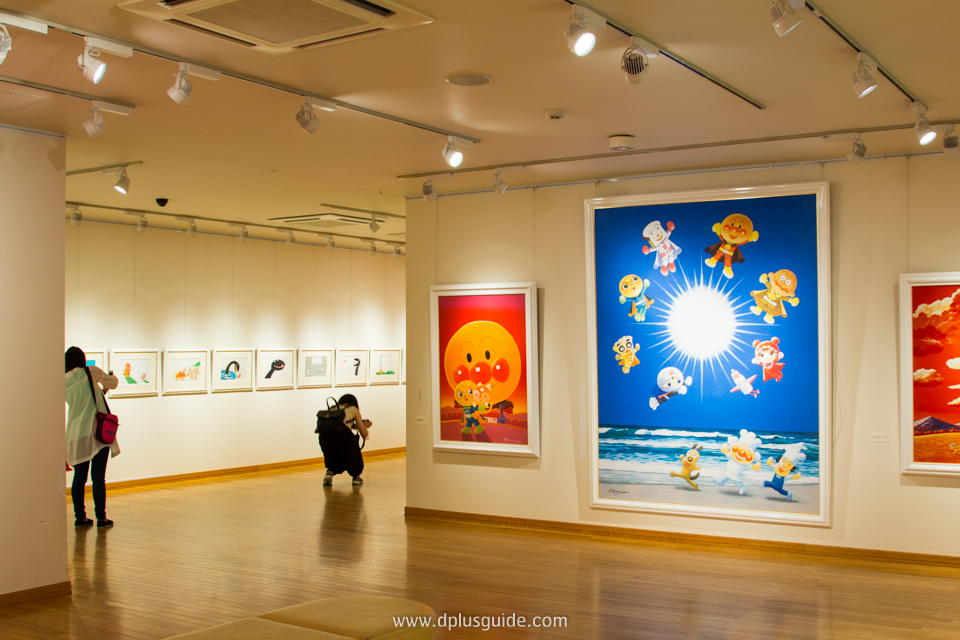 บริเวณชั้น 2 ของ Anpanman Shop เป็นพิพิธภัณฑ์ที่จัดแสดงภาพ และโชว์สิ่งของเกี่ยวกับ Anpanman ล้วนๆ เอาใจสาวกอันปังแมนที่ Anpanman Shop เมืองฟุราโนะ