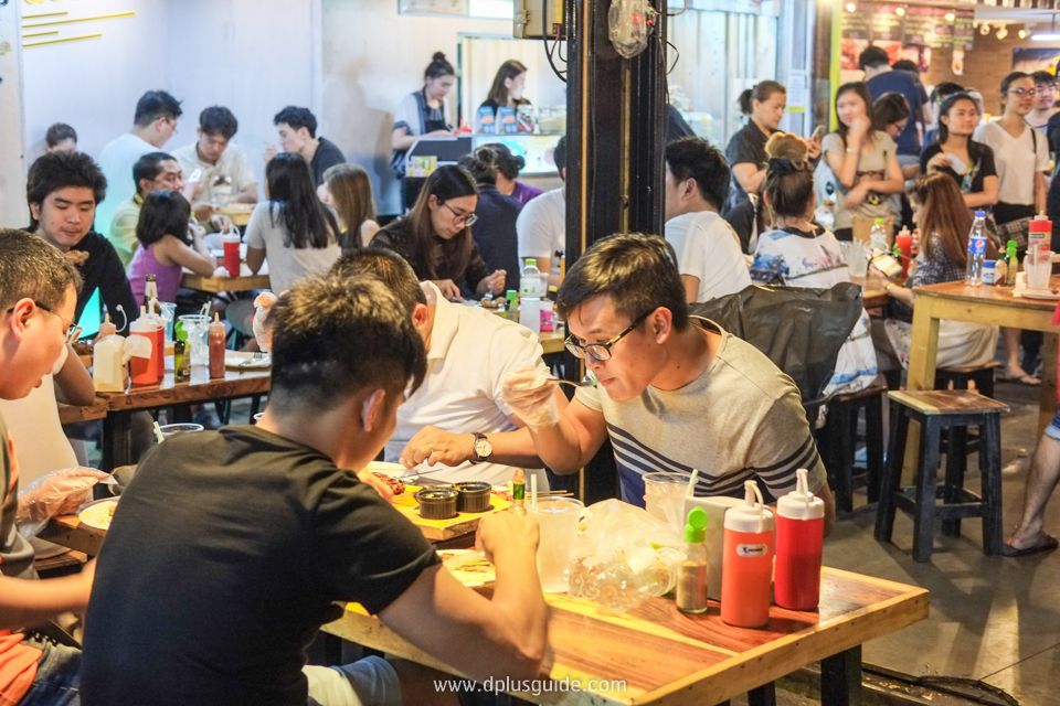 เชฟตุ๋ย เรนเจอร์ ซี่โครงเมตรเนื้อนุ่มที่ตลาดรถไฟรัชดา เชฟตุ๋ย เรนเจอร์ ซี่โครงเมตรเนื้อนุ่มที่ตลาดรถไฟรัชดา