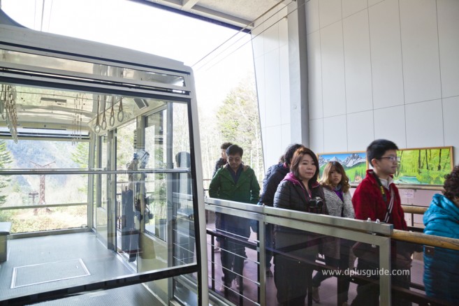 กระเช้าแบบชั้นเดียว (No.1 Ropeway) สามารถจุผู้โดยสารได้ 45 คน กระเช้าลอยฟ้า 2 ชั้น Shin Hotaka แห่งแรกและแห่งเดียวในญี่ปุ่น