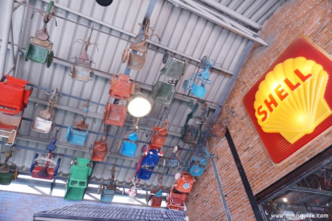 บริเวณด้านร้านกาแฟ ระลึกความหลังกับ บ้านบางเขน (Baan Bangkhen)