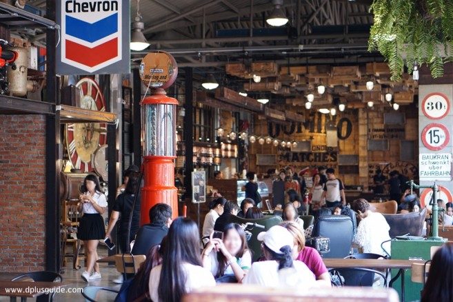 บริเวณด้านในร้านกาแฟ บ้านบางเขน (Baan Bangkhen) ระลึกความหลังกับ บ้านบางเขน (Baan Bangkhen)