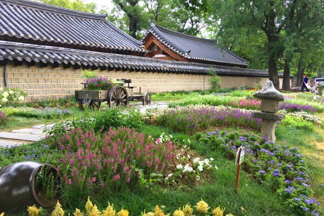 บรรยากาศในหมู่บ้าน Jeonju Hanok Village