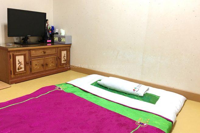 ห้องพักแบบฮันอก (Hanok) ห้องพักแบบฮันอก (Hanok)