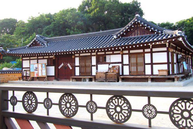 บรรยากาศในหมู่บ้าน Jeonju Hanok Village บรรยากาศในหมู่บ้าน Jeonju Hanok Village