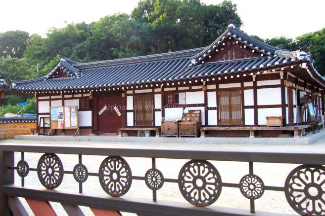 บรรยากาศในหมู่บ้าน Jeonju Hanok Village