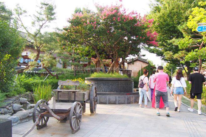 บรรยากาศในหมู่บ้าน Jeonju Hanok Village