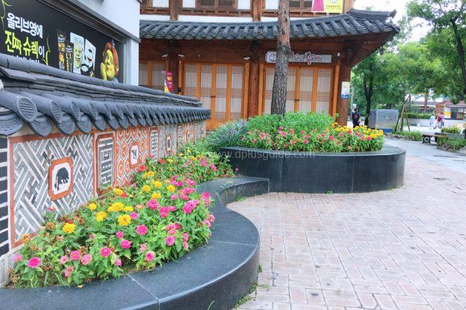 บรรยากาศในหมู่บ้าน Jeonju Hanok Village