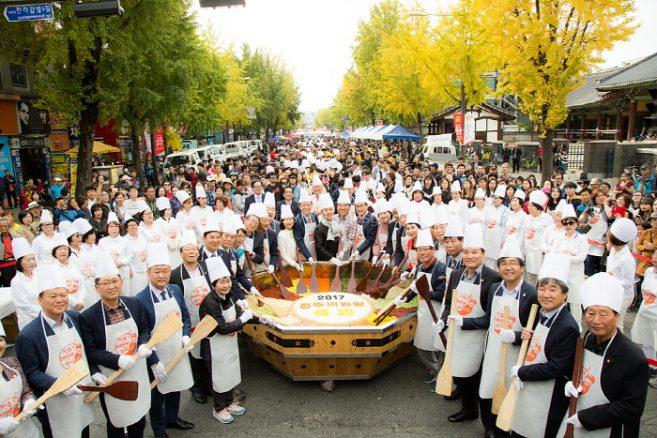 เทศกาลบิบิมบับเมืองจอนจู Jeionju Bibimbap Festival