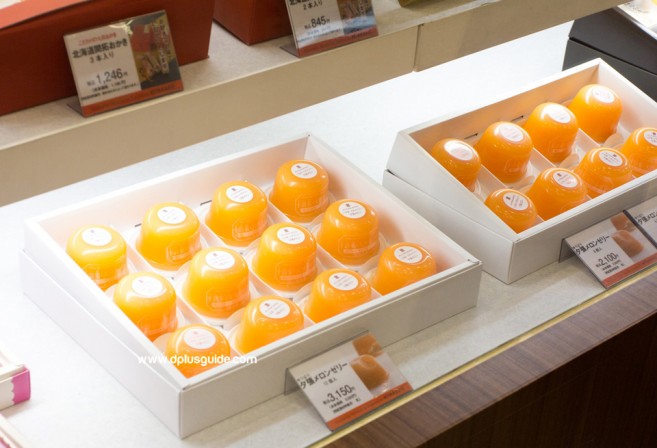 ของฝากจากฮอกไกโด Yubari Melon Pure Jelly ขนมเจลลี่รสยูบาริเมล่อน รสชาติเหมือนทานเมล่อนชุ่มฉ่ำอยู่จริง ๆ Yubari Melon Pure Jelly ขนมเจลลี่รสยูบาริเมล่อน รสชาติเหมือนทานเมล่อนชุ่มฉ่ำอยู่จริง ๆ