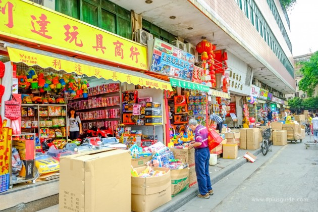 ย่านขายของเล่น อยู่ที่ ตึก Yide International Plaza และตึก Zhonggang Toy City