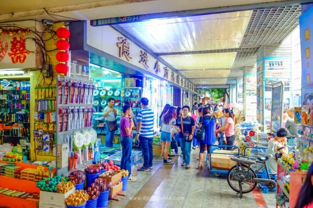 ร้านค้าอื่นๆ ในย่าน Yi de Lu (อี้เต๋อลู่) สินค้าค่อนข้างหลากหลาย