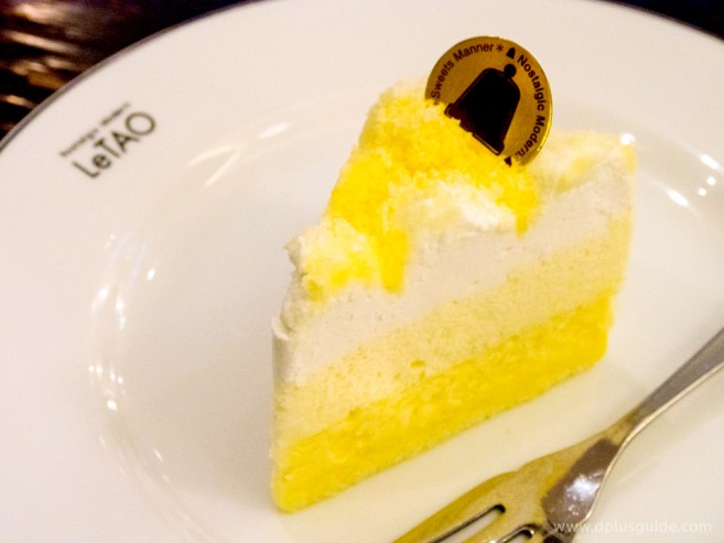 ชีสเค้ก Double Fromage จากร้าน LeTAO เมืองโอตารุ หนึ่งในของฝากยอดนิยมเมื่อมาเที่ยวฮอกไกโด ของฝากจากฮอกไกโด ชีสเค้ก Double Fromage รสต้นตำรับ จากร้าน LeTAO เมืองโอตารุ หากจะซื้อกลับต้องระวังเรื่องวันหมดอายุให้ดีนะ!