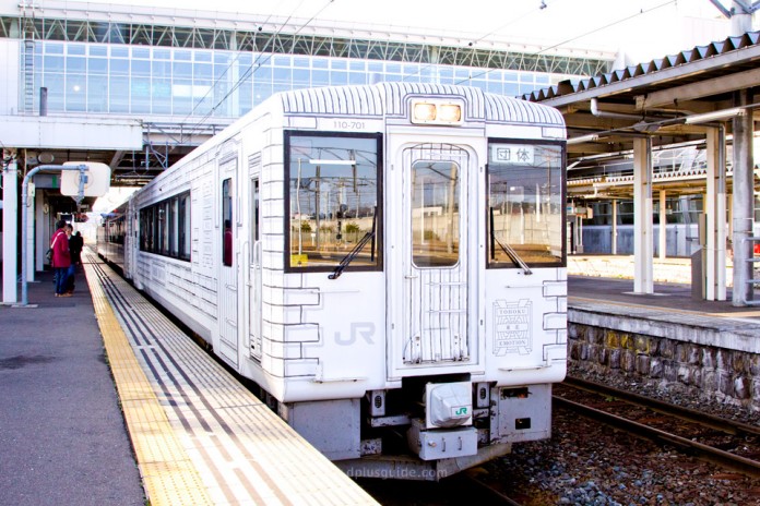 นั่งรถไฟเที่ยวญี่ปุ่น ขบวนรถไฟภัตตาคาร Tohoku Emotion