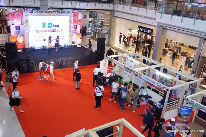 หน้าเวทีกลาง มุมสูง โซน Eden1 japan-expo-thailand-2017-11