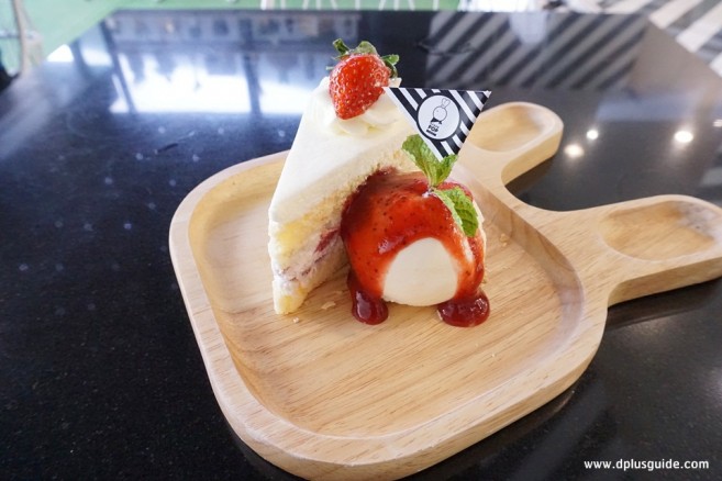 Hokkaido Strawberry Short Cake