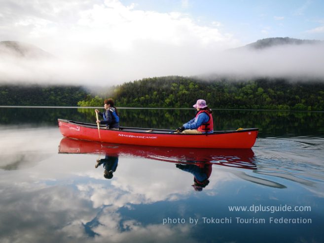 เที่ยวญี่ปุ่น ฮอกไกโด กิจกรรมพายเรือคายักในทะเลสาบชิคาริเบ็ตสึ (Shikaribetsu Lake)