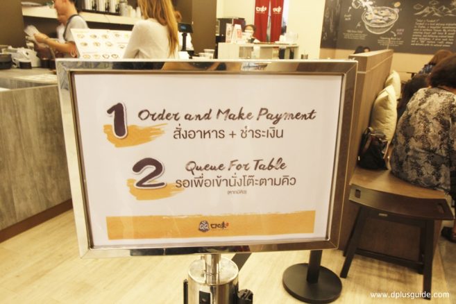 สั่งอาหารแล้วชำระเงิน ถึงจะได้นั่งโต๊ะนะจ๊ะ สั่งอาหารแล้วชำระเงิน ถึงจะได้นั่งโต๊ะนะจ๊ะ