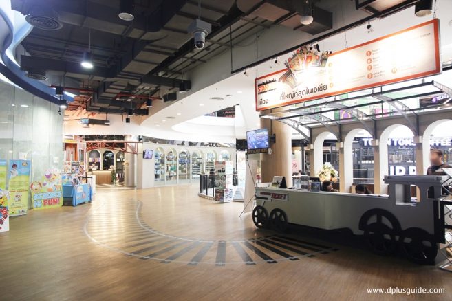 บริเวณด้านหน้า Stanley MiniVenture ชั้น 2 ศูนย์การค้า Gateway Ekamai (เกตเวย์ เอกมัย) ball dresses nz