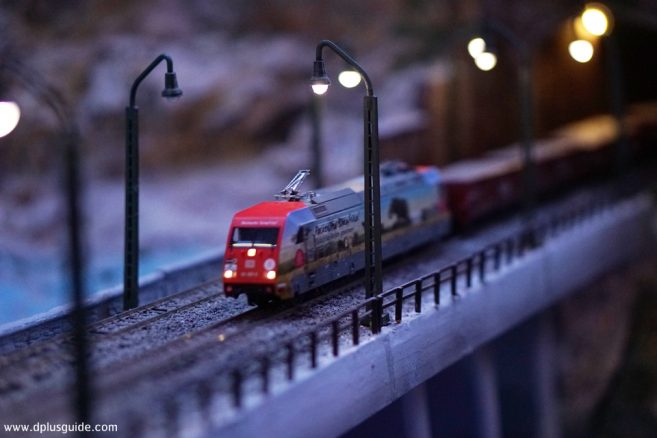 มีรถไฟวิ่งผ่านรอบๆ Resource Town ด้วยนะ มีรถไฟวิ่งผ่านรอบๆ Resource Town ด้วยนะ