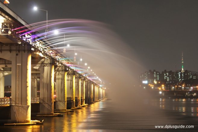 สะพานสายรุ่ง Banpo Romantic Moonlight Market