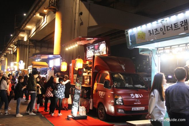ฟู้ดทรัค Banpo Romantic Moonlight Market