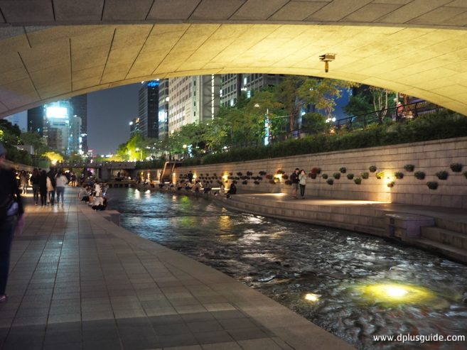 บรรยากาศคลองชองเกชอน Cheonggyecheon Time Slip Market