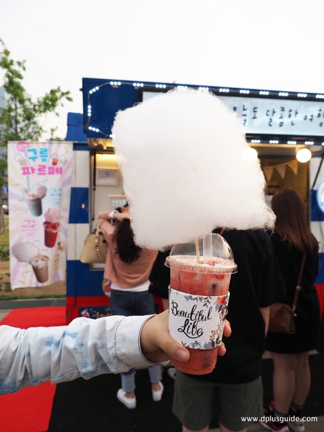 สตรอเบอร์รี่ปั่นพร้อมด้วยสายไหม (´∀`)♡ Yeouido World River Market