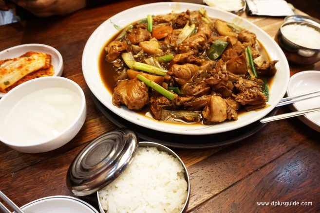 เมนู "จิมดัก" หรือไก่ผัดซอสซีอิ๊วดำวุ้นเส้น เมนู "จิมดัก" หรือไก่ผัดซอสซีอิ๊วดำวุ้นเส้น