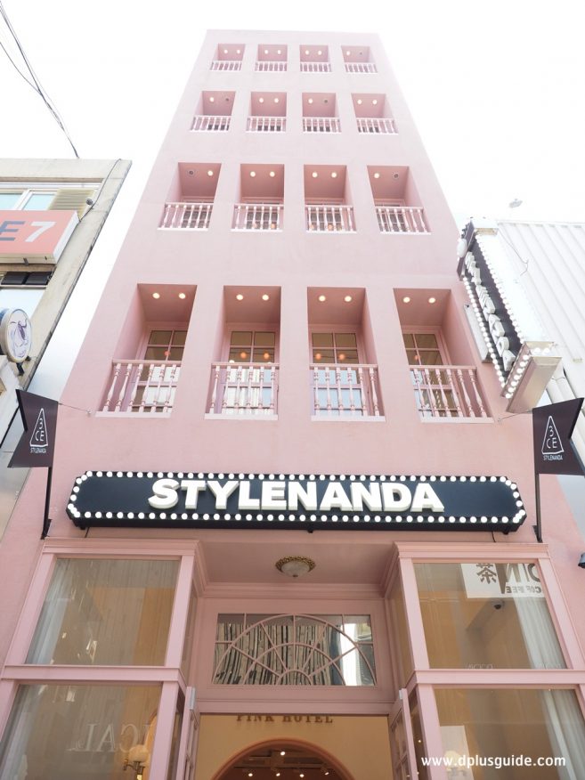 หน้าร้าน STYLENANDA PINK POOL CAFE หน้าร้าน STYLENANDA PINK POOL CAFE