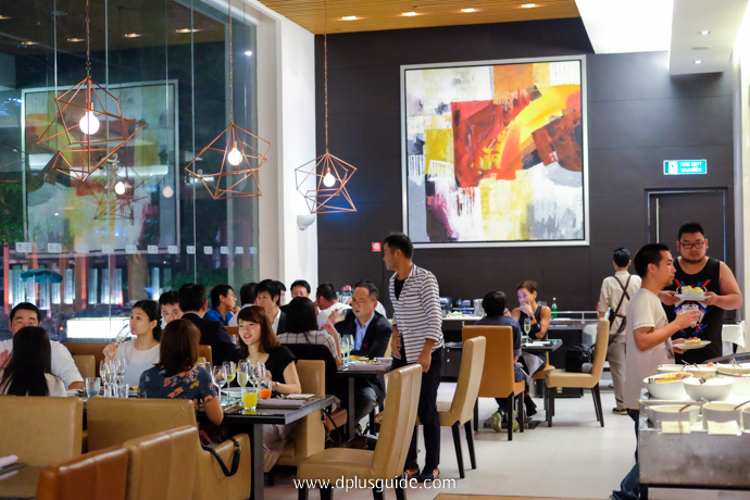 บุฟเฟ่ต์ อาหารนานาชาติ Marriott Buffet บรรยากาศภายในห้องอาหาร Bistro M บุฟเฟ่ต์ อาหารนานาชาติ Marriott Buffet